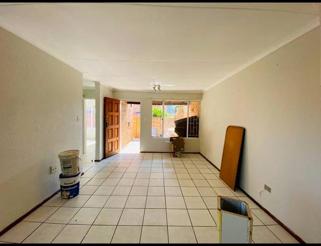 2 BEDROOM TOWNHOUSE FOR SALE IN GROBLERPARK